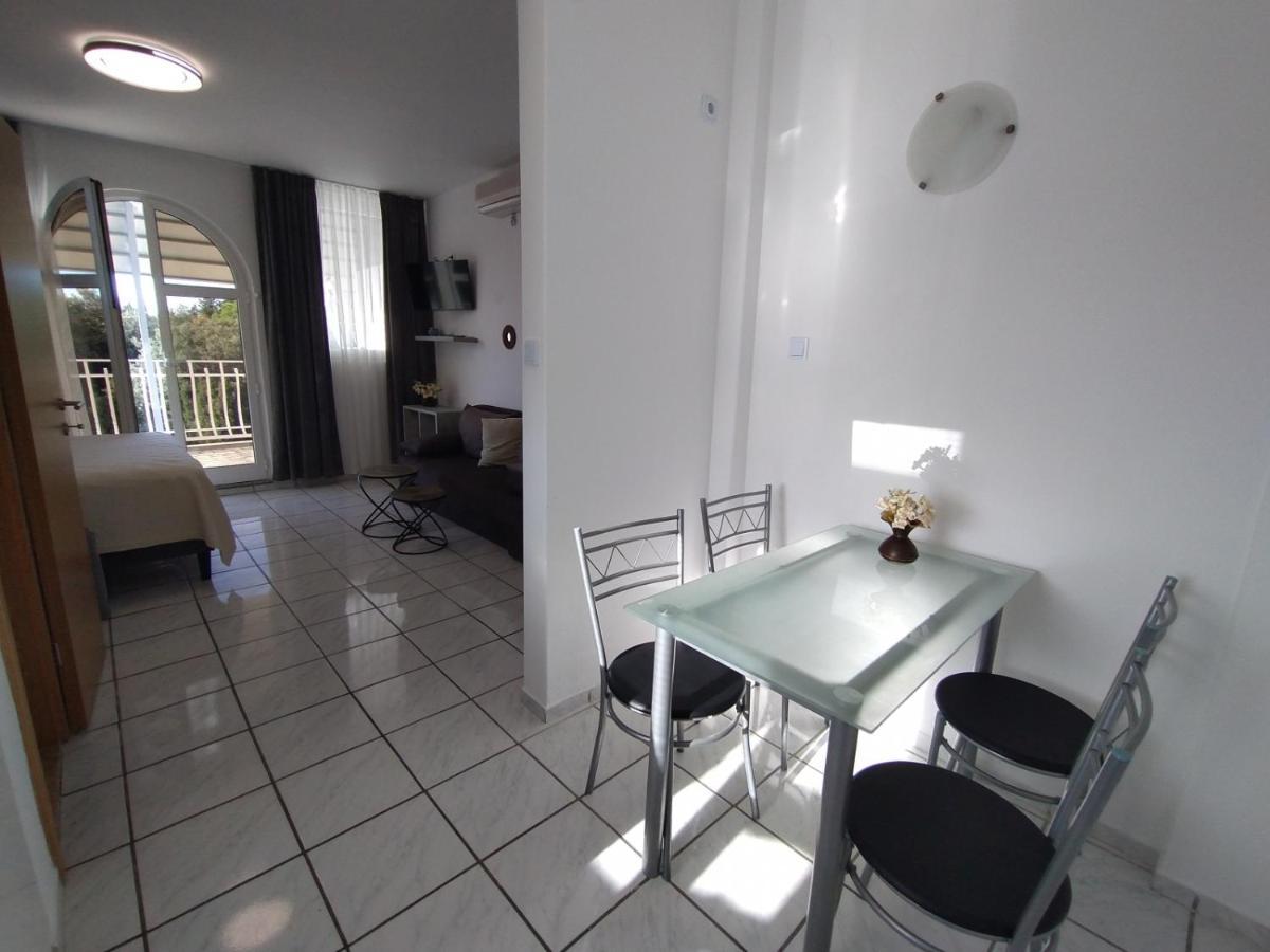 Apartment In With Terrace, Air Condition, Wifi, Washing Machine Rovinj